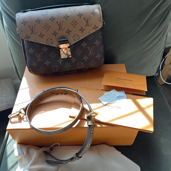 Louis Vuitton Reverse Monogram Pochette Métis - Picture 2 of 6